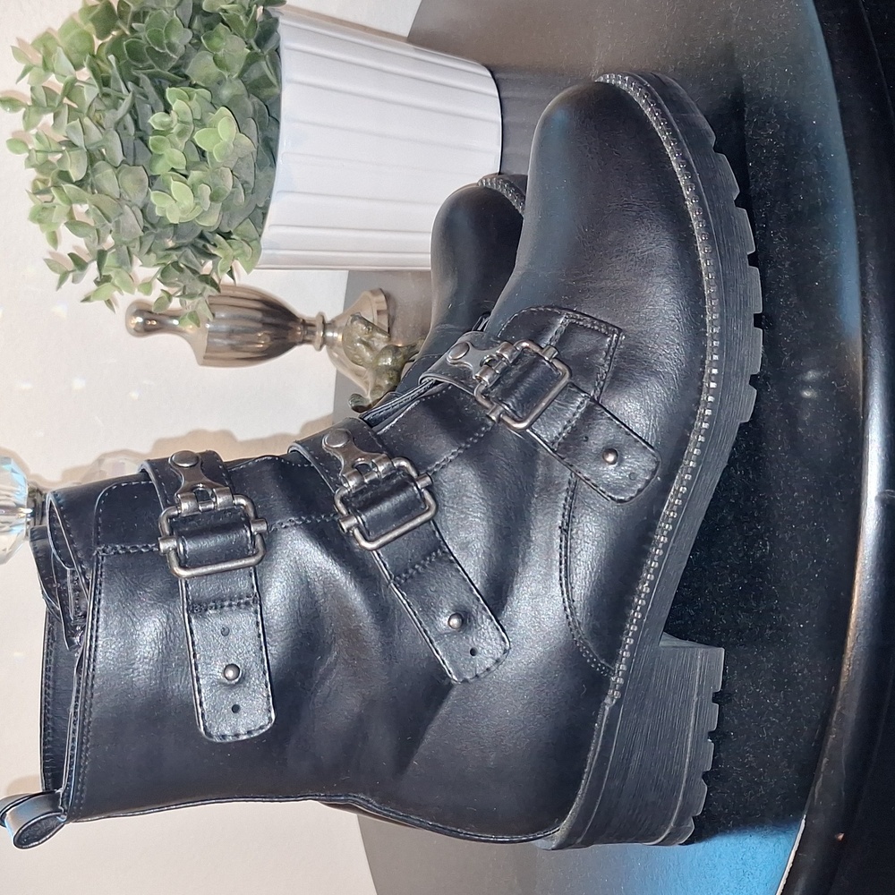 Black Side Zip Combat Boots 9M